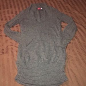 Very cute long gray sweater shirt sz M